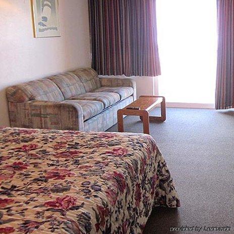 Cozy Cove Beachfront Resort Inn Lincoln City Room photo