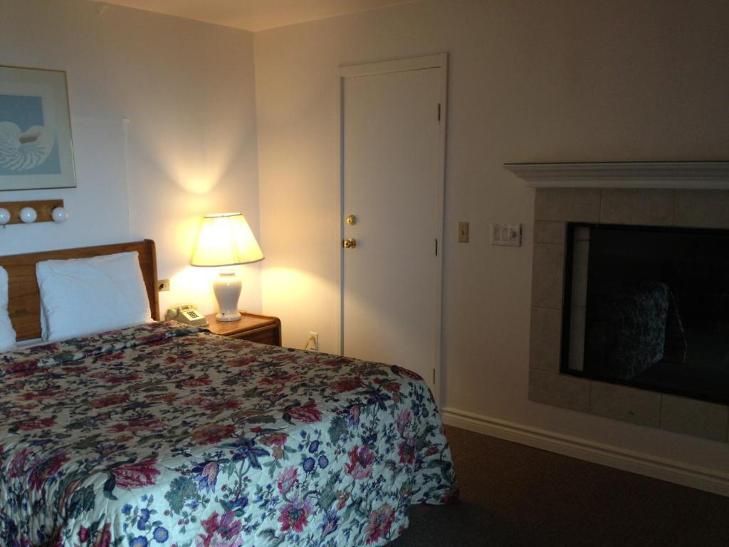 Cozy Cove Beachfront Resort Inn Lincoln City Room photo