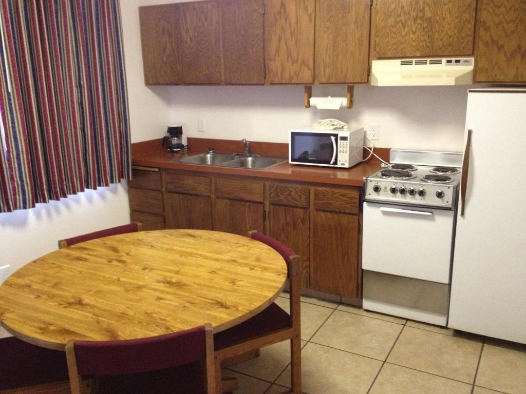 Cozy Cove Beachfront Resort Inn Lincoln City Room photo