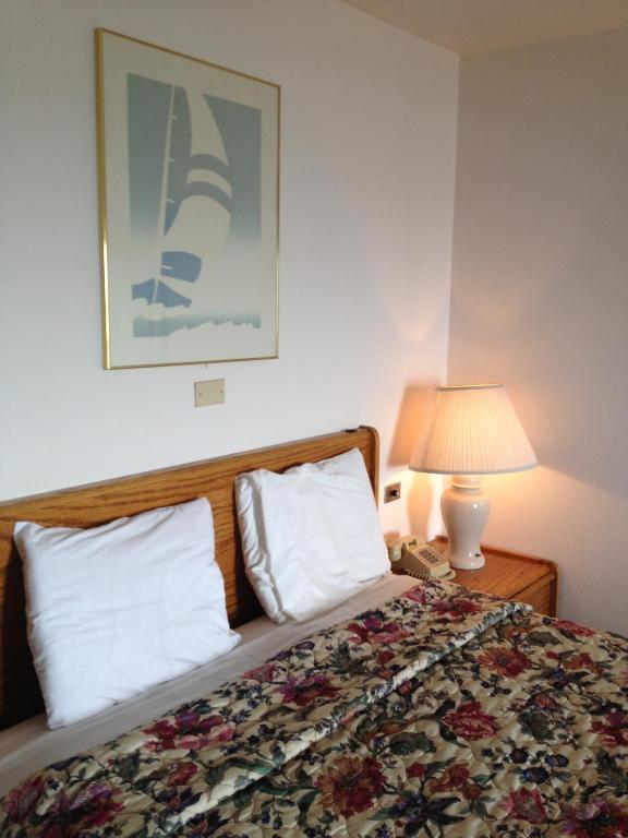 Cozy Cove Beachfront Resort Inn Lincoln City Room photo