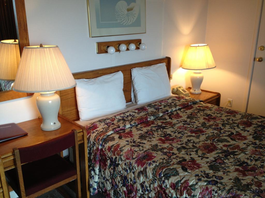 Cozy Cove Beachfront Resort Inn Lincoln City Exterior photo